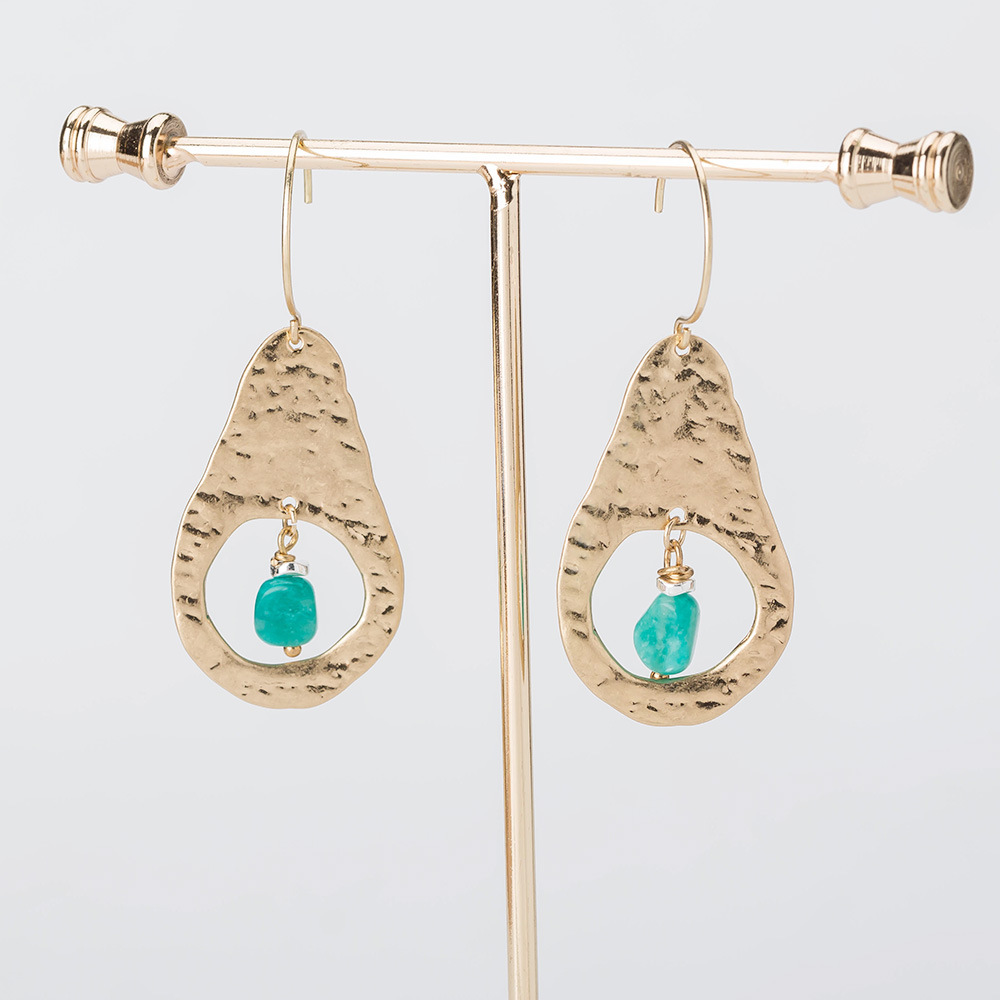 Nihaojewelry Fashion Flat Gourd Natural Stone C-shaped Earrings Wholesale Jewelry display picture 7