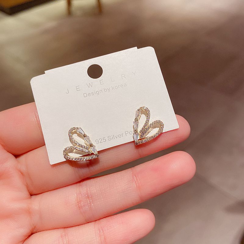 S925 Silver Needle  Heart-shaped Stud Earrings display picture 5