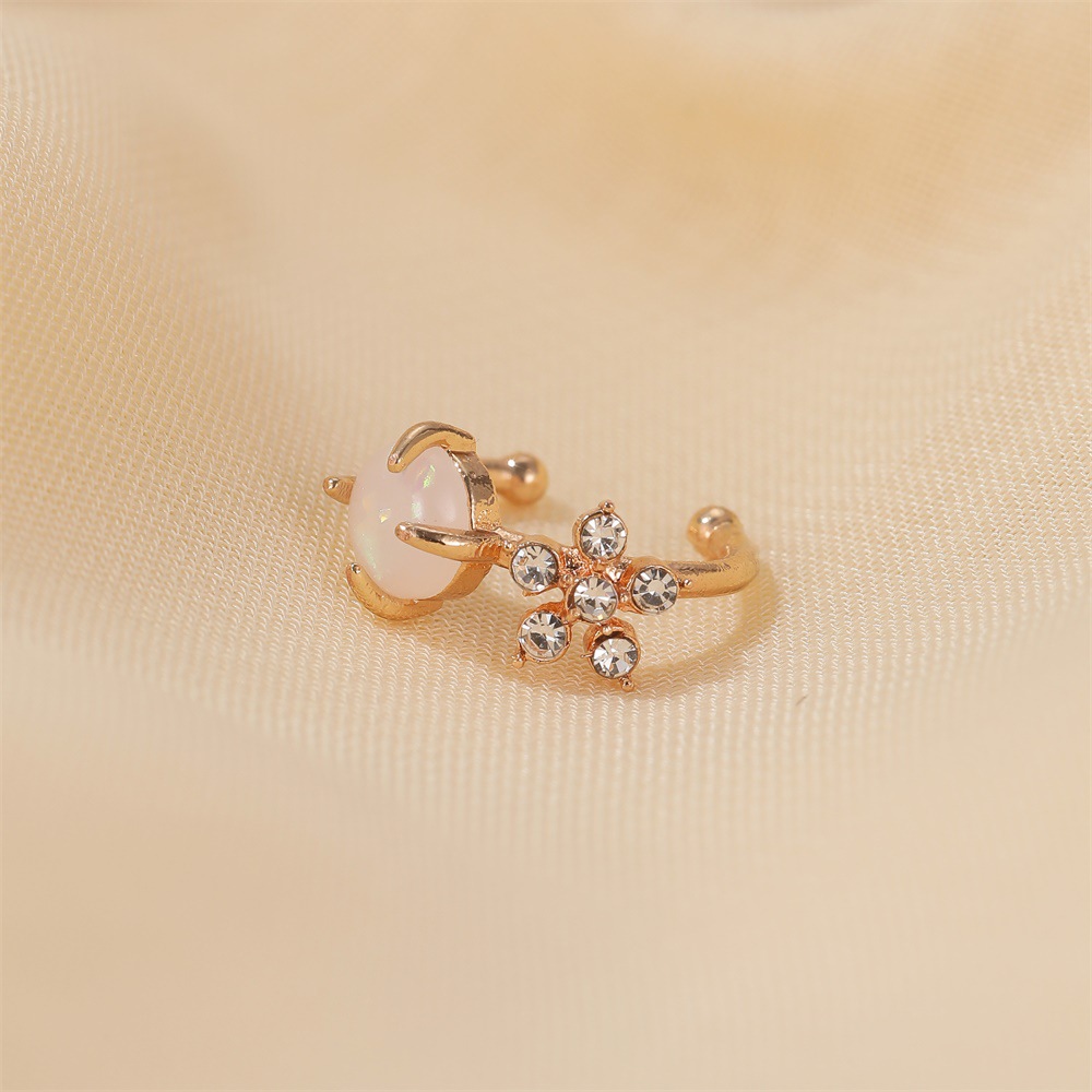 Korean New Flash Diamond Flower Earrings Sweet Pink Glass Beads Ear Clip Painless Ear Bone Clip Wholesale Nihaojewelry display picture 5