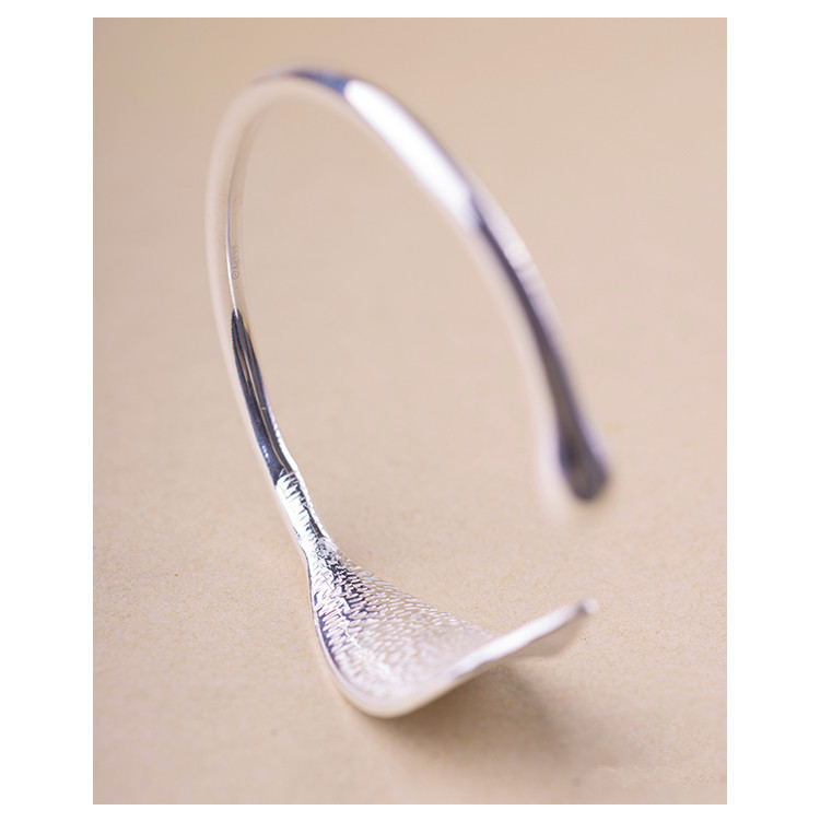 Fashion S925 Sterling Silver Leaf Glossy Open Bracelet display picture 5