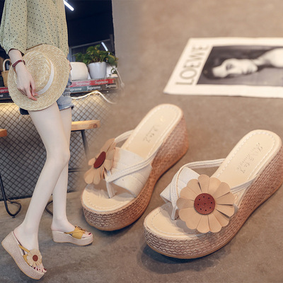 December Foreign trade Cross border flip flops 2021 Korean Edition summer With slope Women's Shoes The thickness of the bottom Sandals Exorcism Sandy beach