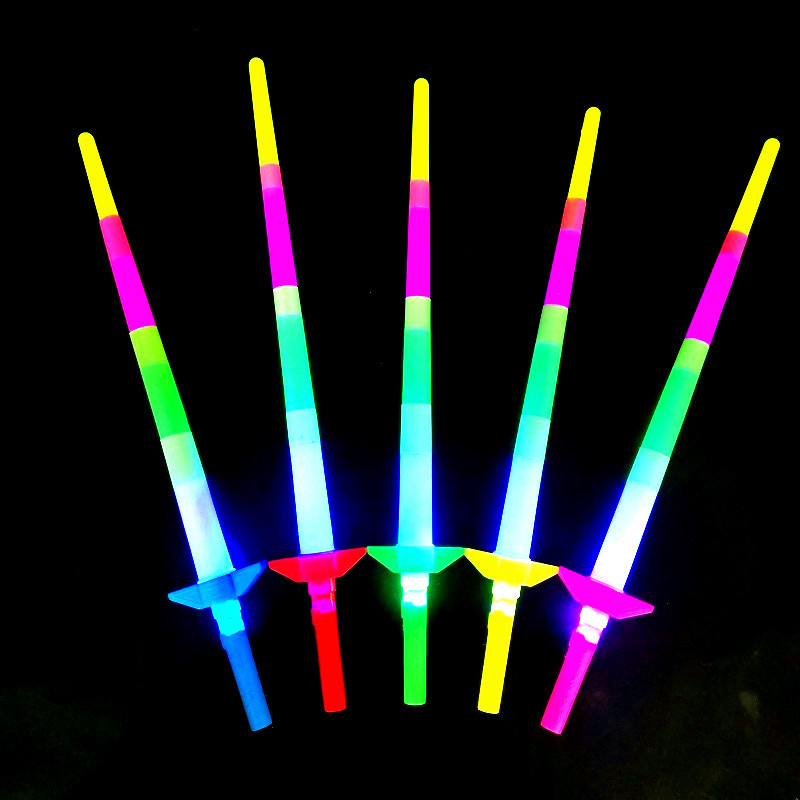 Las pequeñas actividades de microempresas empujan el código de escaneo para enviar regalos debajo de la línea roja en línea, regalos prácticos, pequeños drenadores, artefactos creativos