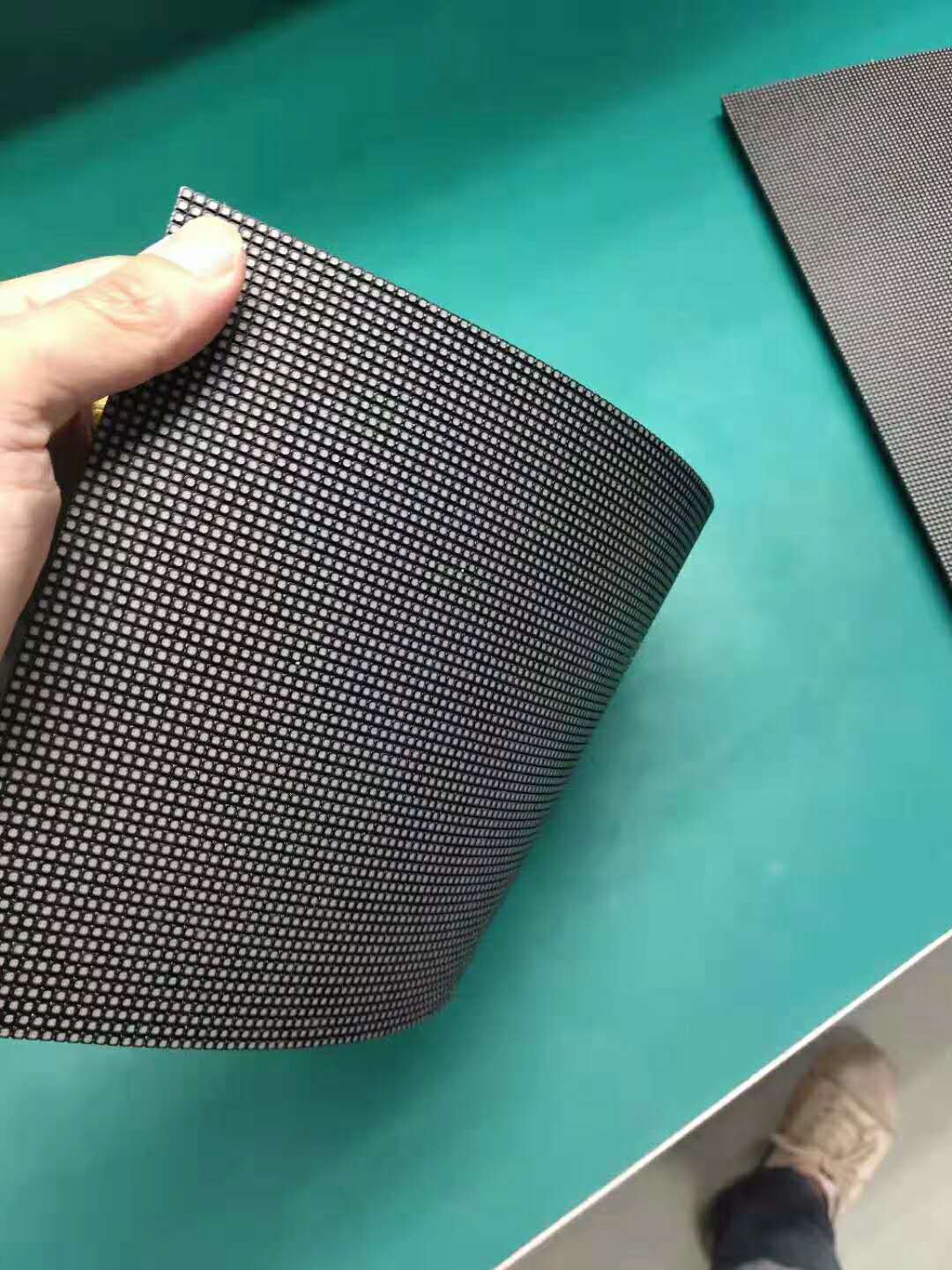 Shenzhen display manufacturer LED display manufacturer indoor P2.5 soft module full -color display wholesale 4