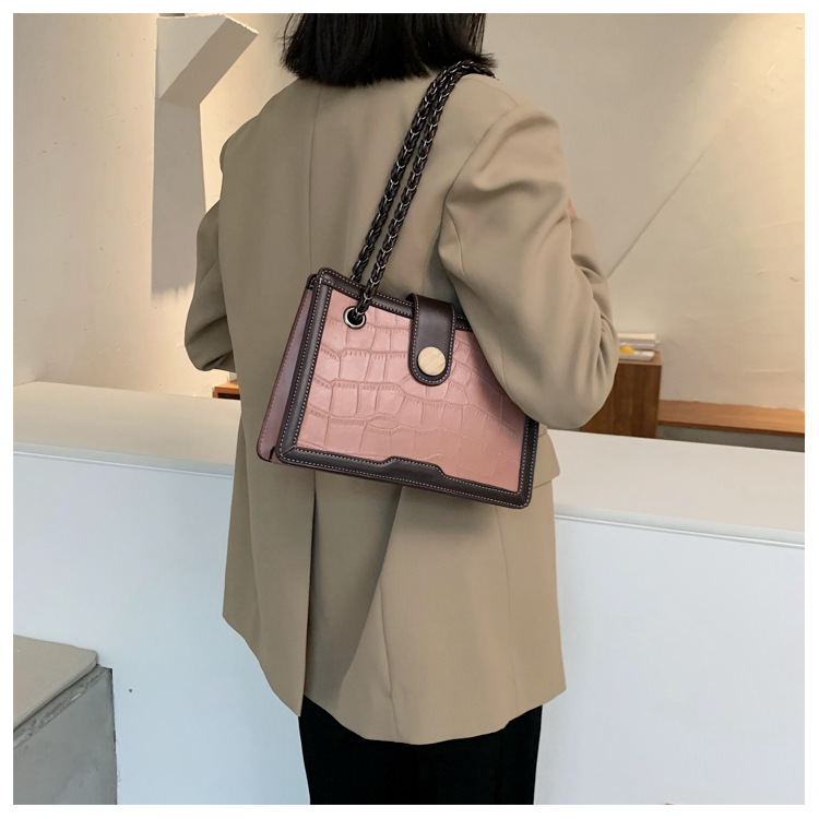 Simple Large-capacity Fashion Retro One-shoulder Messenger Handbags display picture 19