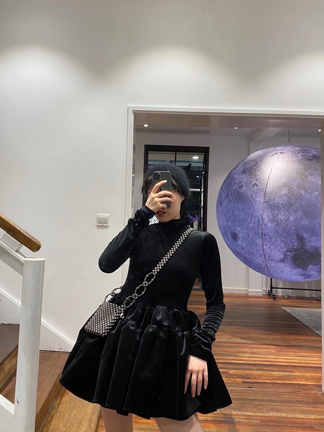 SHUTONG2020秋冬新款黑色半高领弹力丝绒蓬松褶皱修身连衣裙sst