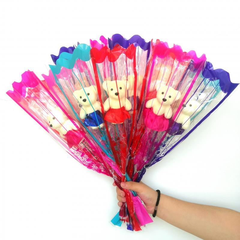 Las pequeñas actividades de microempresas empujan el código de escaneo para enviar regalos debajo de la línea roja en línea, regalos prácticos, pequeños drenadores, artefactos creativos