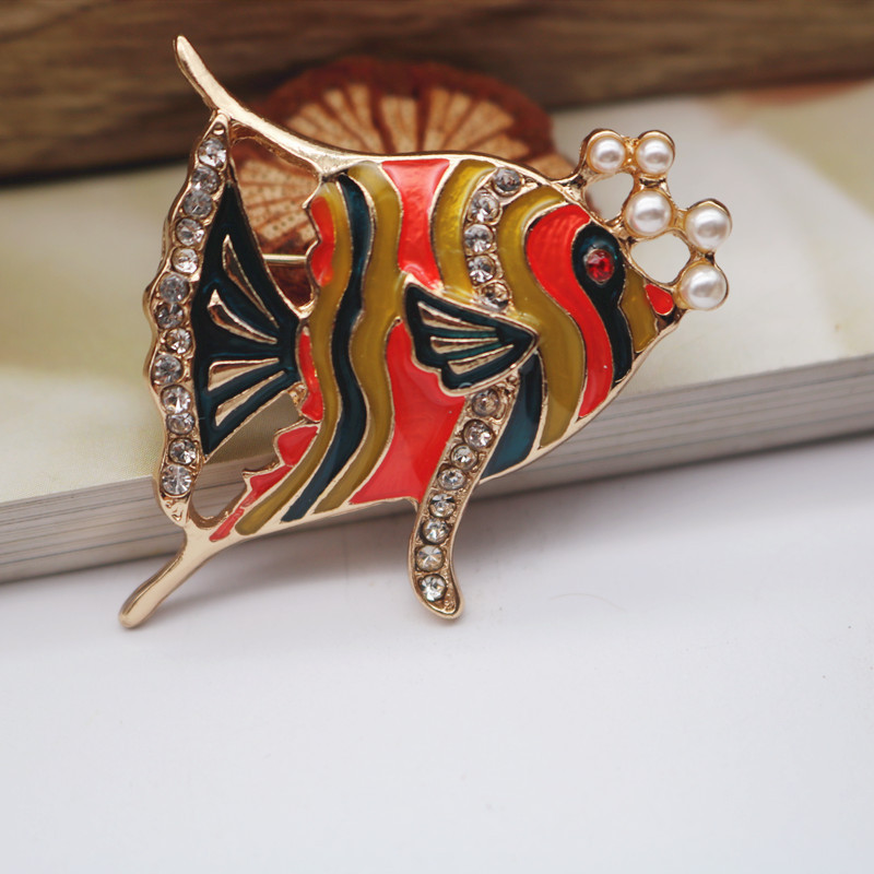13g Weight Artificial Gemstones Inlay Material Ethnic Style Beach Pin Fish Alloy Inlay Artificial Gemstones Unisex Brooches