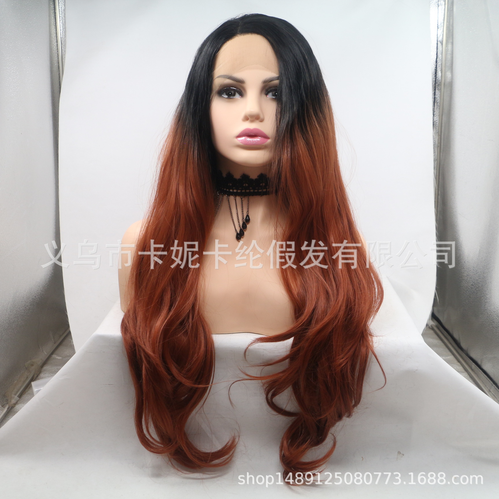 Europa y América de moda cabello largo rizado fibra química pelucón de cabello de mujer al por mayor encaje de cabello