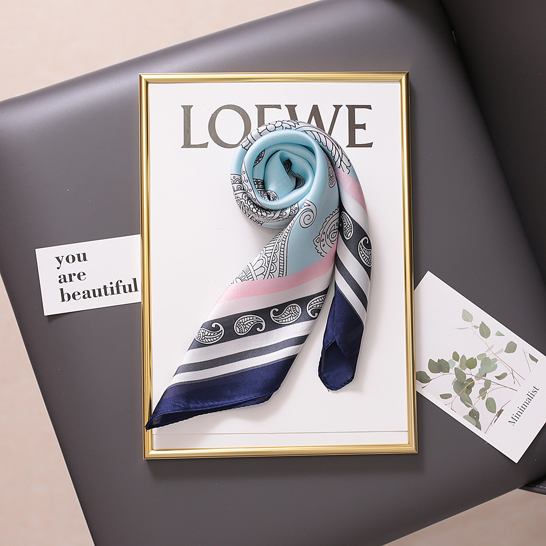 Sciarpa piccola professionale coreana con motivo anacardi da 70 quadrati estivi e autunnali in stile INS versatile e professionale_voghion.com