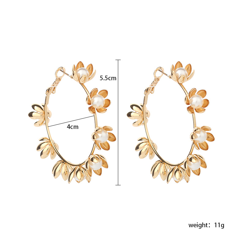 New Exquisite Wreath Metal Earrings Fashion Pearl Flower Earrings Wholesale Nihaojewelry display picture 1