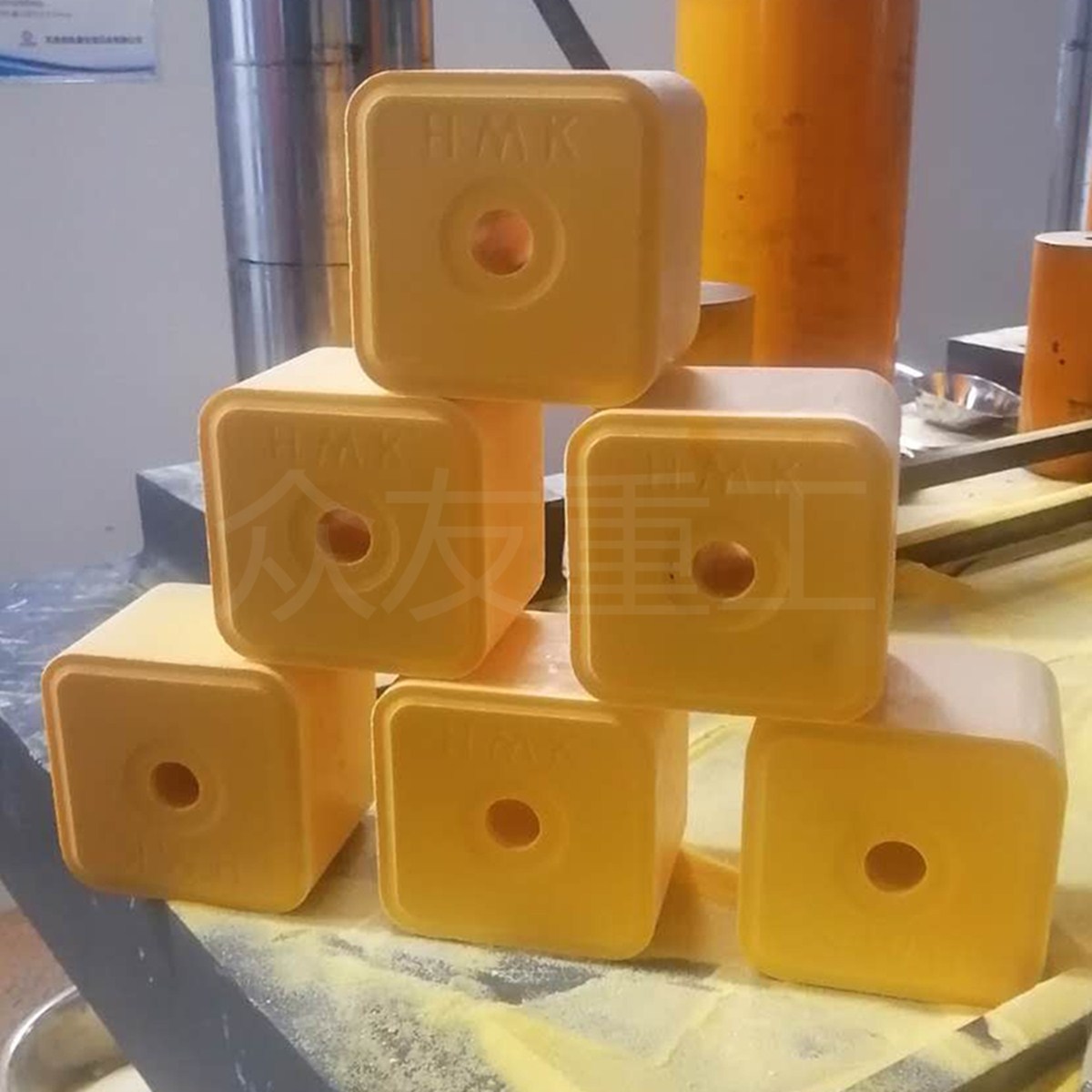 众友800吨一出二盐砖机800T牛羊舔砖液压机四柱压力机按需定制