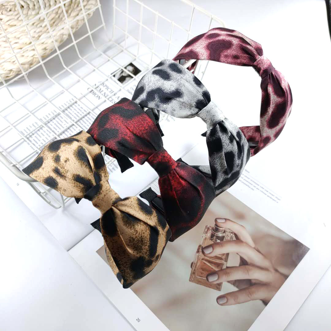 Korean Fashion New Fabric Leopard Bow Headband High-end Exquisite Toothed Hairpin Fashion Simple Hair Accessories Headband Wholesale Nihaojewelry display picture 2