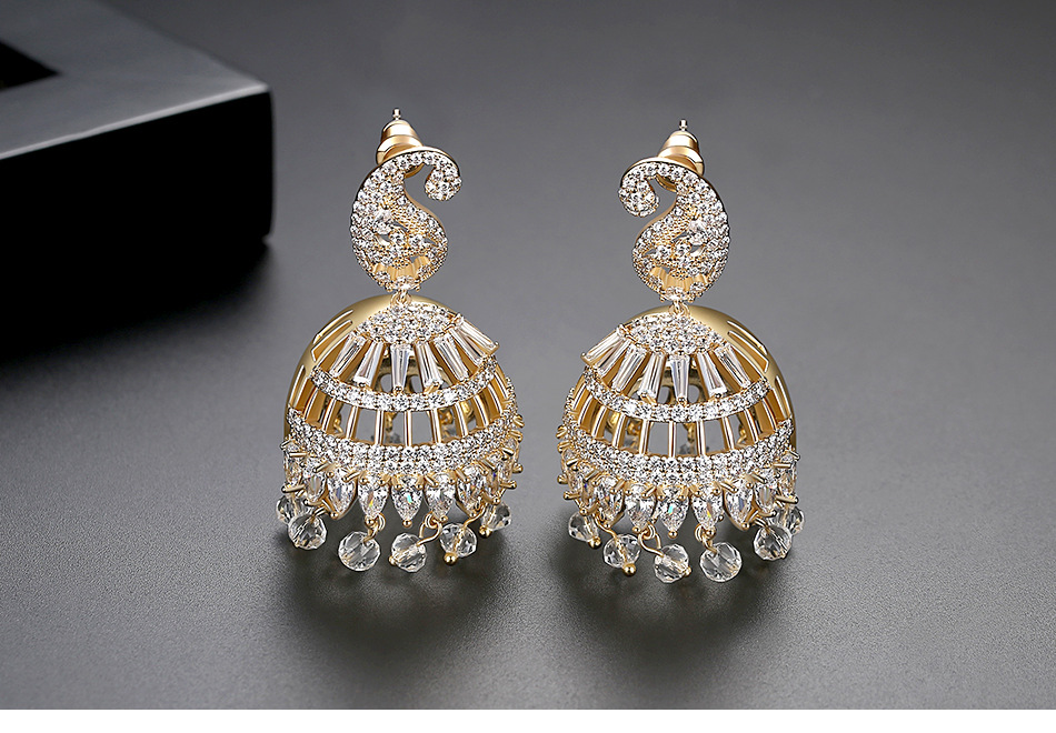 Banquet Bell Hollow Ladies Pearl Pendant Earrings Wholesale Nihaojewelry display picture 2