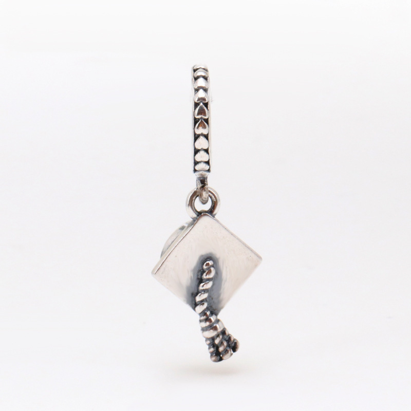 S925 sterling silver pendant Panjia new graduation hat swing charm pendant European and American creative doctoral hat pendant S925 sterling silver pendant Panjia new graduation hat swing charm pendant European and American creative doctoral hat pendant