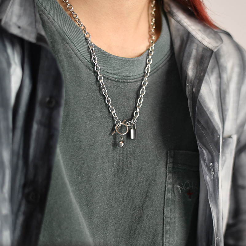 Net rouge même ins Harajuku vent titane acier acier inoxydable collier personnalité sombre serrure pendentif collier pour hommes_voghion.com