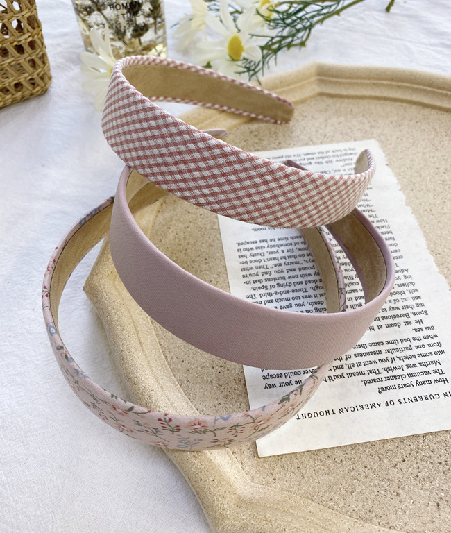 Retro Floral Plaid Hairband  South Korea Wild Fashion Pure Color Wash Face Wide-brimmed Headband Hair Cave Hair Accessories Hair Bundle Wholesale Nihaojewelry display picture 18
