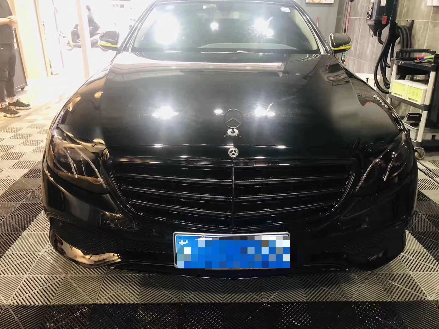 Подходит для нового Mercedes‑Benz E‑Class W213 вертикальная стандартная административная версия передний бампер сборка изменённая центральная решетка плакировка полосы полностью черные