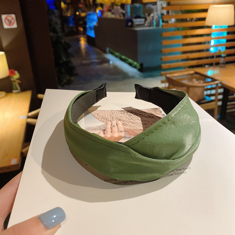 140g Weight Headwear Classification Festival Occasion Pu Leather Material Geometric Pattern Women'S Gender Khaki, Beige, Pink, Green, Blue, Wine Red, Yellow, Black Color Simple Style Wide-brimmed Cross Solid Color Leather Headband Wholesale 12