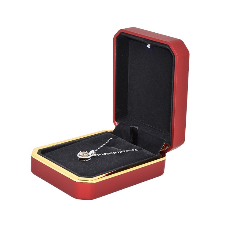 长期现货批发LED烤漆红八角金边珠宝展示包装项链吊坠首饰盒