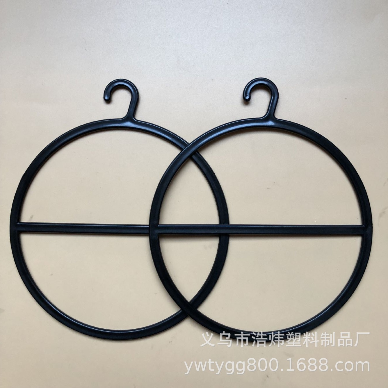 厂家直销塑料围巾架，塑料丝巾勾，塑料围巾挂钩，直径是14CM.