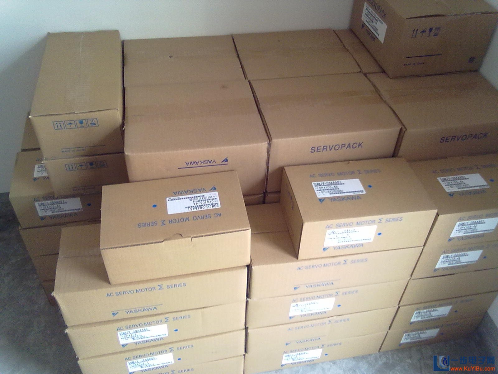 全新原装安川伺服带刹车小马达SGMAH-01AAA4C，库存现货低价