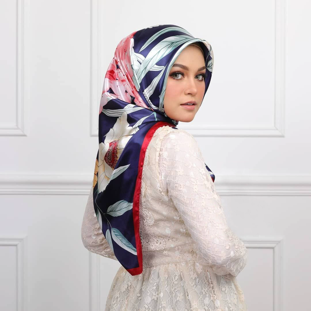 Шелковый шарф, LAZADA, 90×90 см, тонкая вязь, из Малайзии