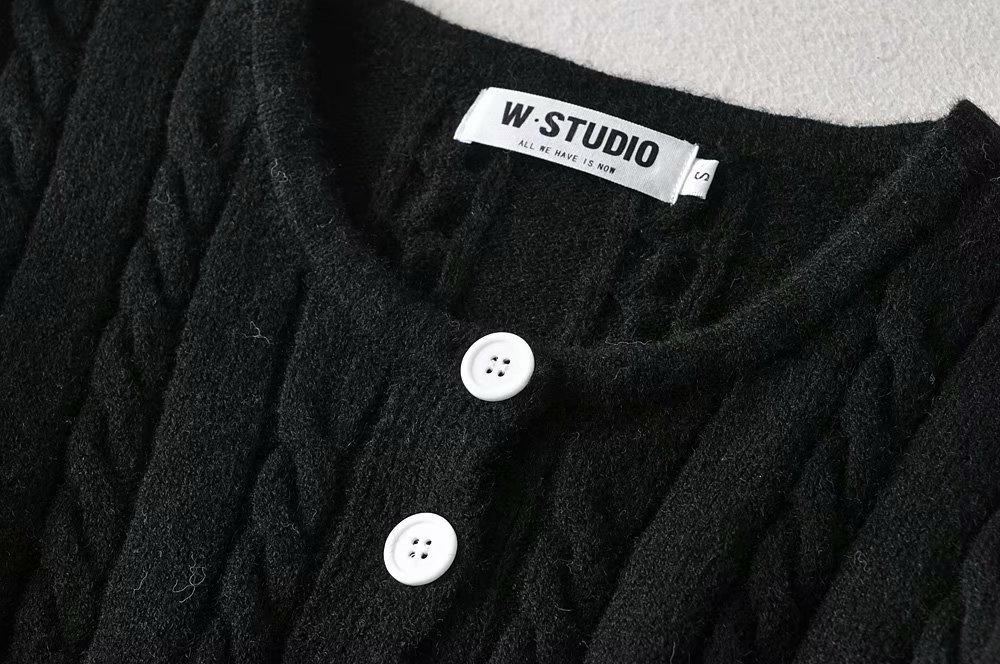 Wholesale autumn retro twist button women s sweater coat NSAM5684