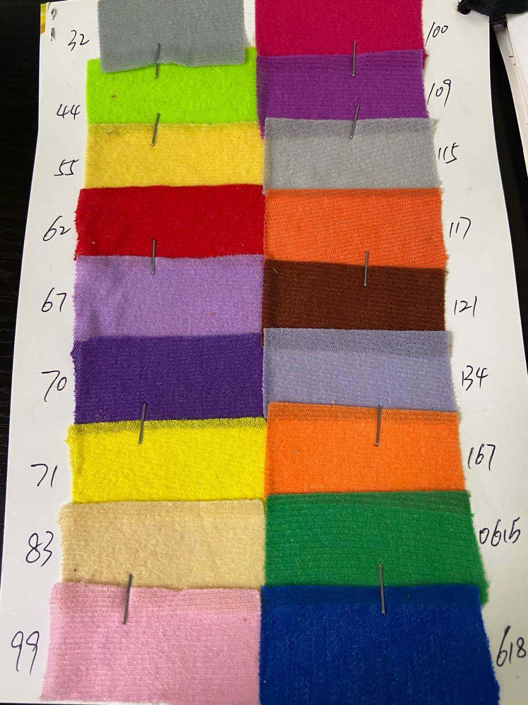 En stock suministro de tela cepillada tela velcro hebilla tela de peluche de juguete de tela de urdimbre tejido de poliéster de punto