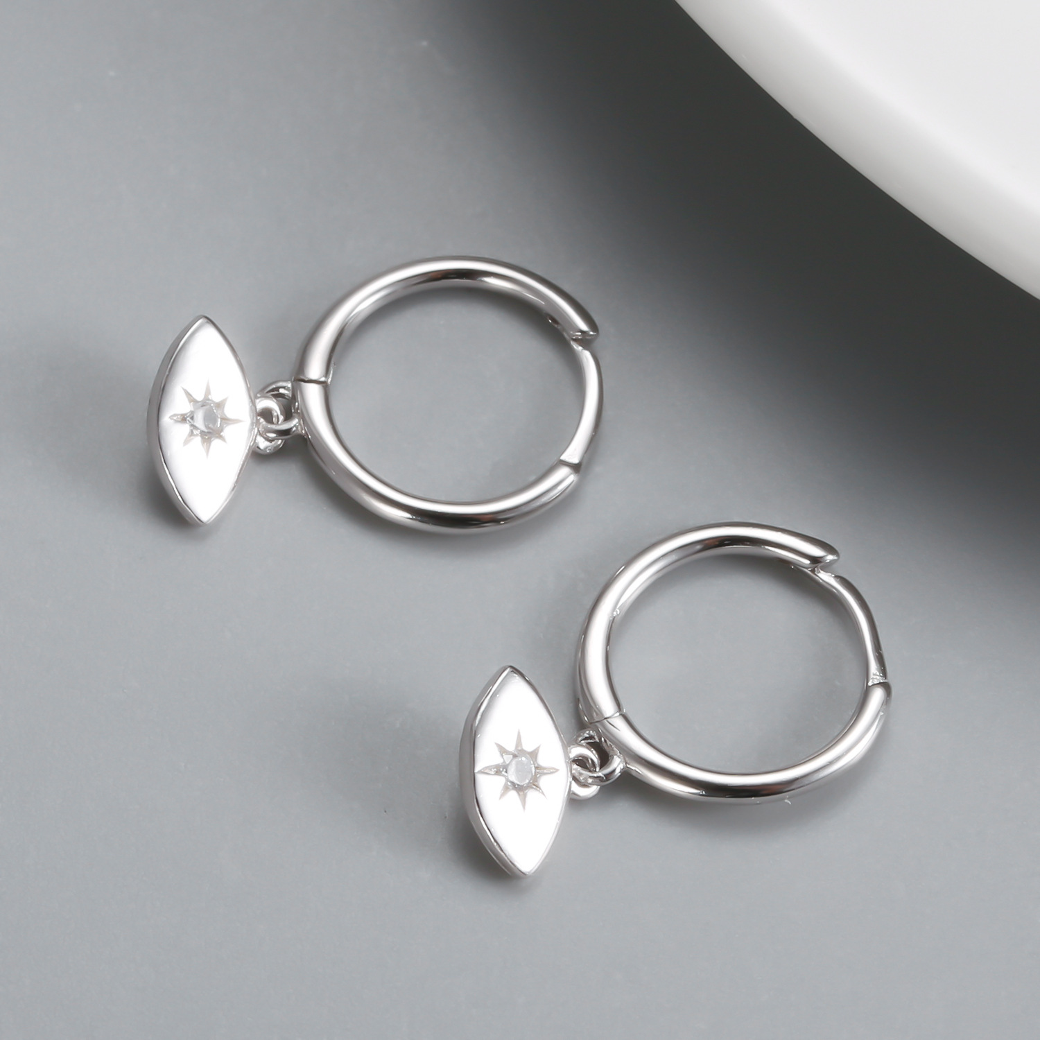 1 Pair Classic Style Eye Sterling Silver Inlay Artificial Gemstones Earrings display picture 3