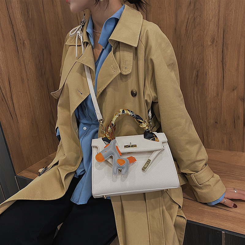 Fashion Kelly Handbag New Fashion All-match Messenger Bag display picture 3