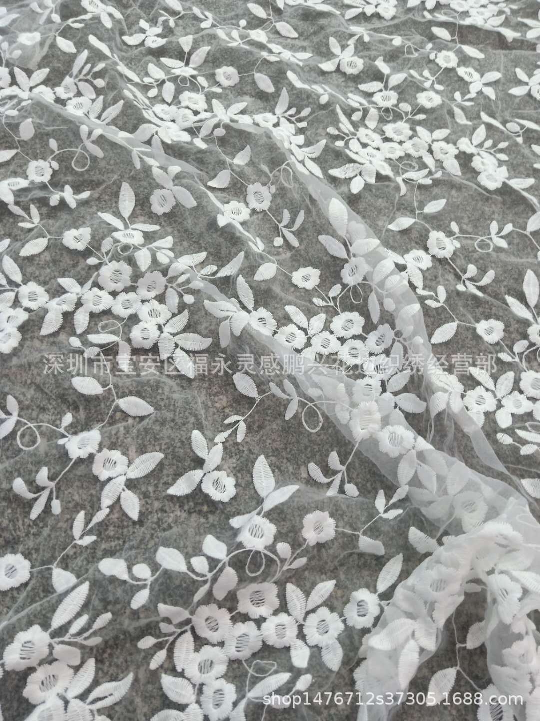 厂家现货供应 蕾丝花边刺绣面料 水溶花边电脑绣花网纱刺绣