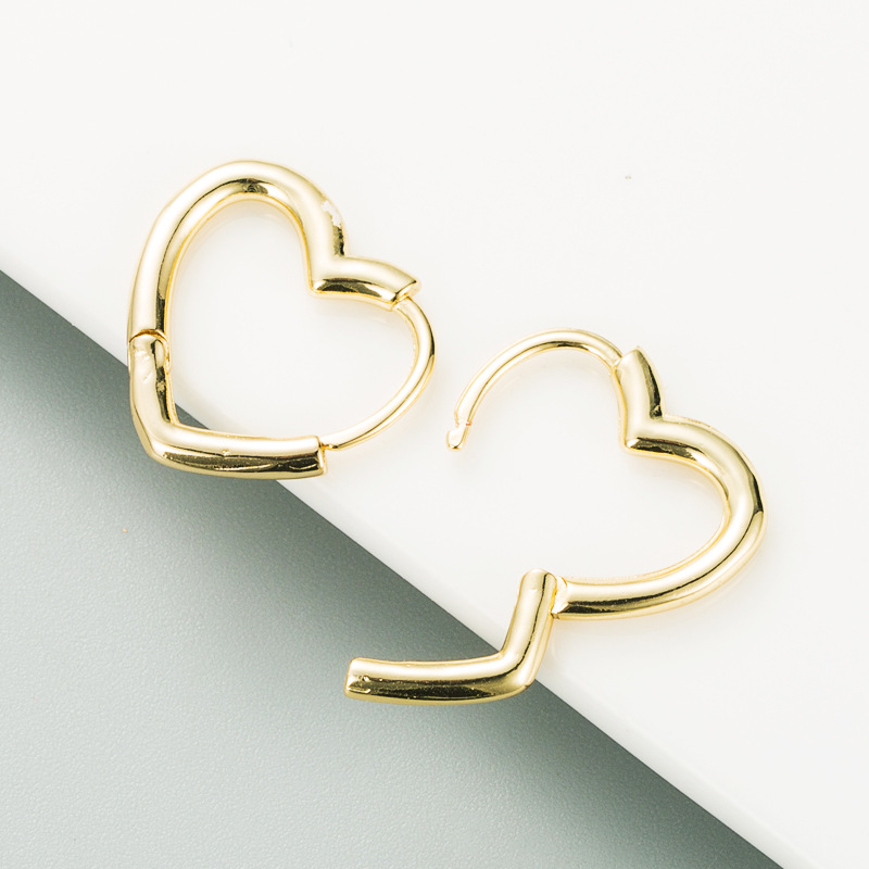 Brass 18k Gold Plated Heart-shaped Exquisite Earrings display picture 4