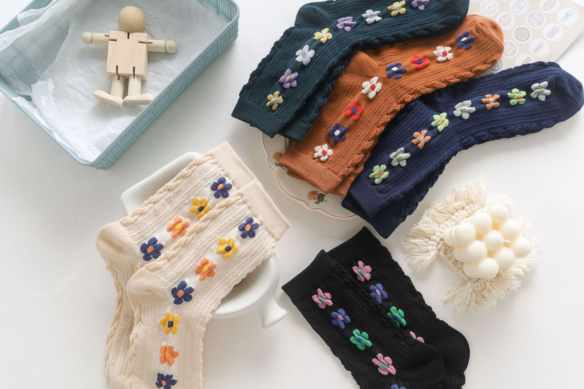 Fashion Contrast Color Three-dimensional Small Flower Tube Socks Wholesale Nihaojewelry display picture 3