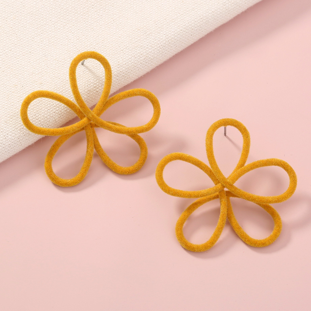 Plush Simple Flower Cute Earrings display picture 1