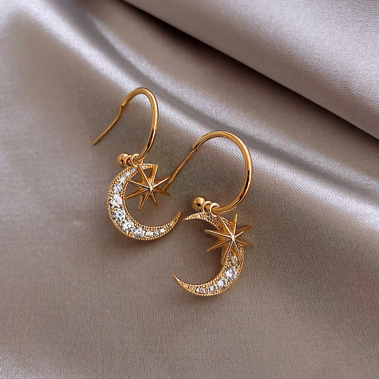 Nouvelle Étoile De Lune Plein Diamant Boucles D&#39;oreilles Plaqué Or Coréen Zircon Boucles D&#39;oreilles En Gros Nihaojewelry display picture 2