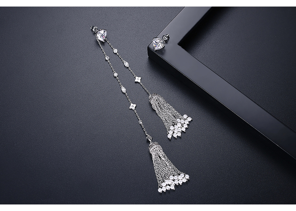 Fashion Heart-shaped Long Tassel Asymmetrical Copper Inlay Zirconium Earrings Wholesale Nihaojewelry display picture 6