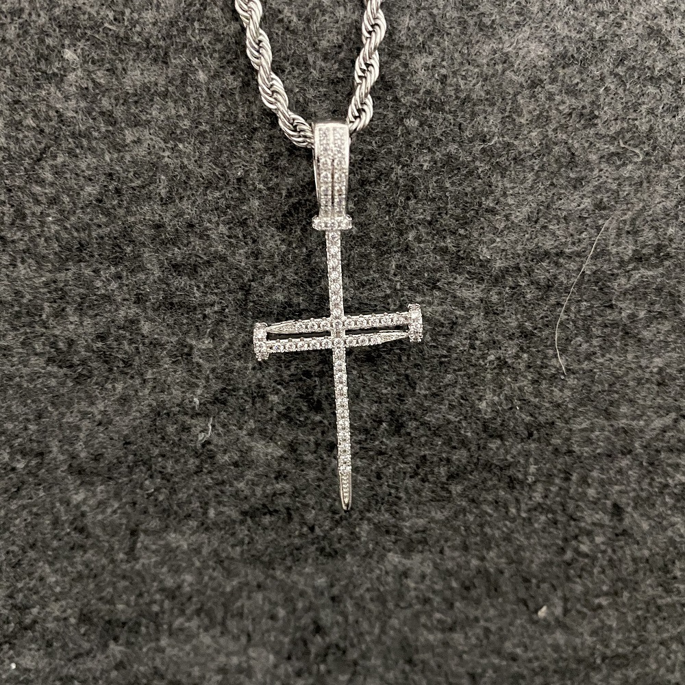 Cross Pendant Necklace Image 4
