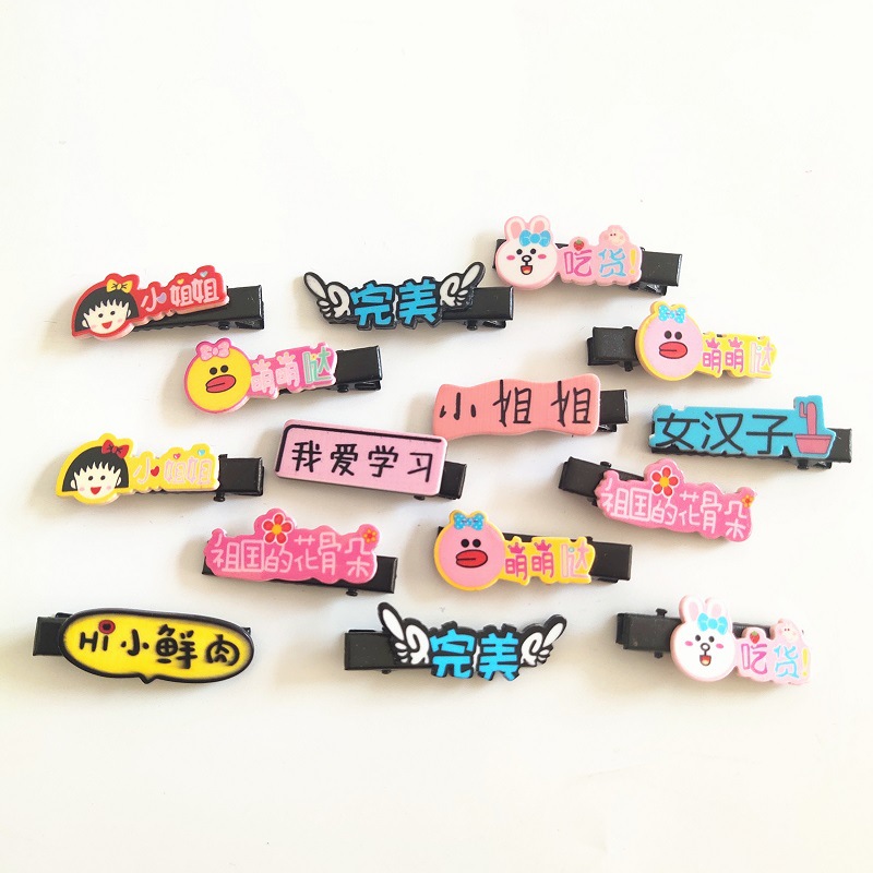 Las pequeñas actividades de microempresas empujan el código de escaneo para enviar regalos debajo de la línea roja en línea, regalos prácticos, pequeños drenadores, artefactos creativos