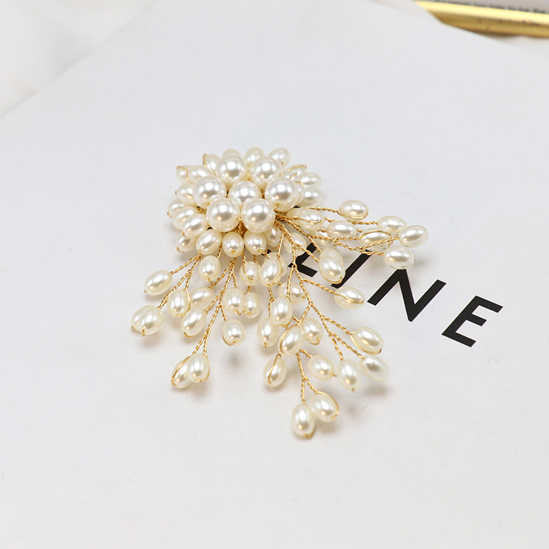 Otoño e Invierno nuevo europeo y americano elegante tejido a mano estrellada perla borla broche traje de corsage para las mujeres