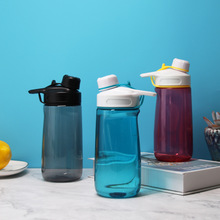 厂家批发运动水杯550ml 便携式塑料杯色彩亮丽健身水壶可定制LOGO