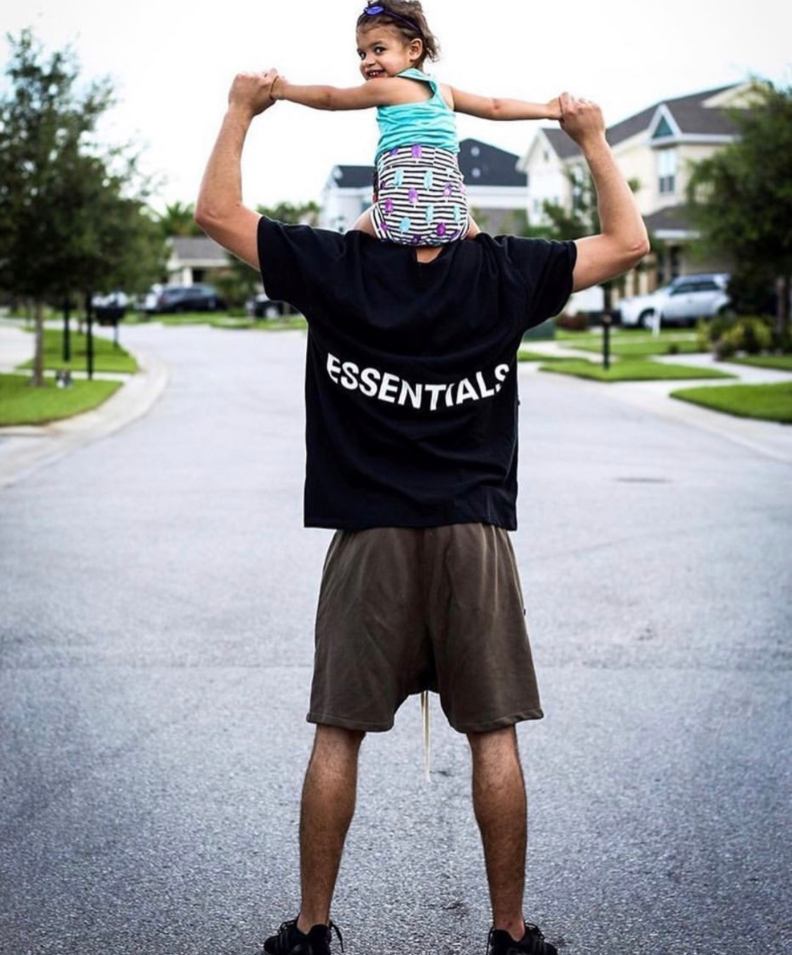 블랙 웨이스트에 화이트 프린트