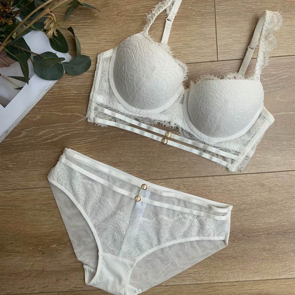 New French Sexy Lace Overlay with Steel Ring Gathering Large Women's Bra Set_voghion.com