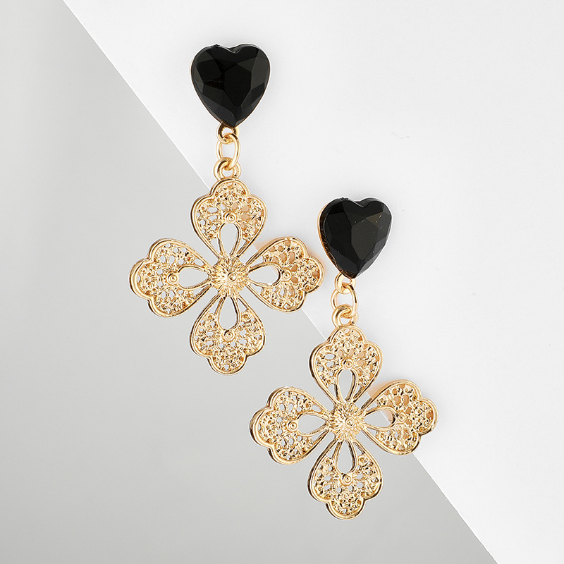 New Fashion Simple Zircon Love Flower Earrings For Women Wholesale display picture 7