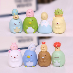 超かわいいコーナー生物の手で人形の壁の角の動物の子供の置物を作ります。