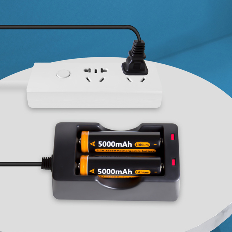 水平仪18650电池充电器 大容量锂电池双槽快充 充满自停红绿转灯