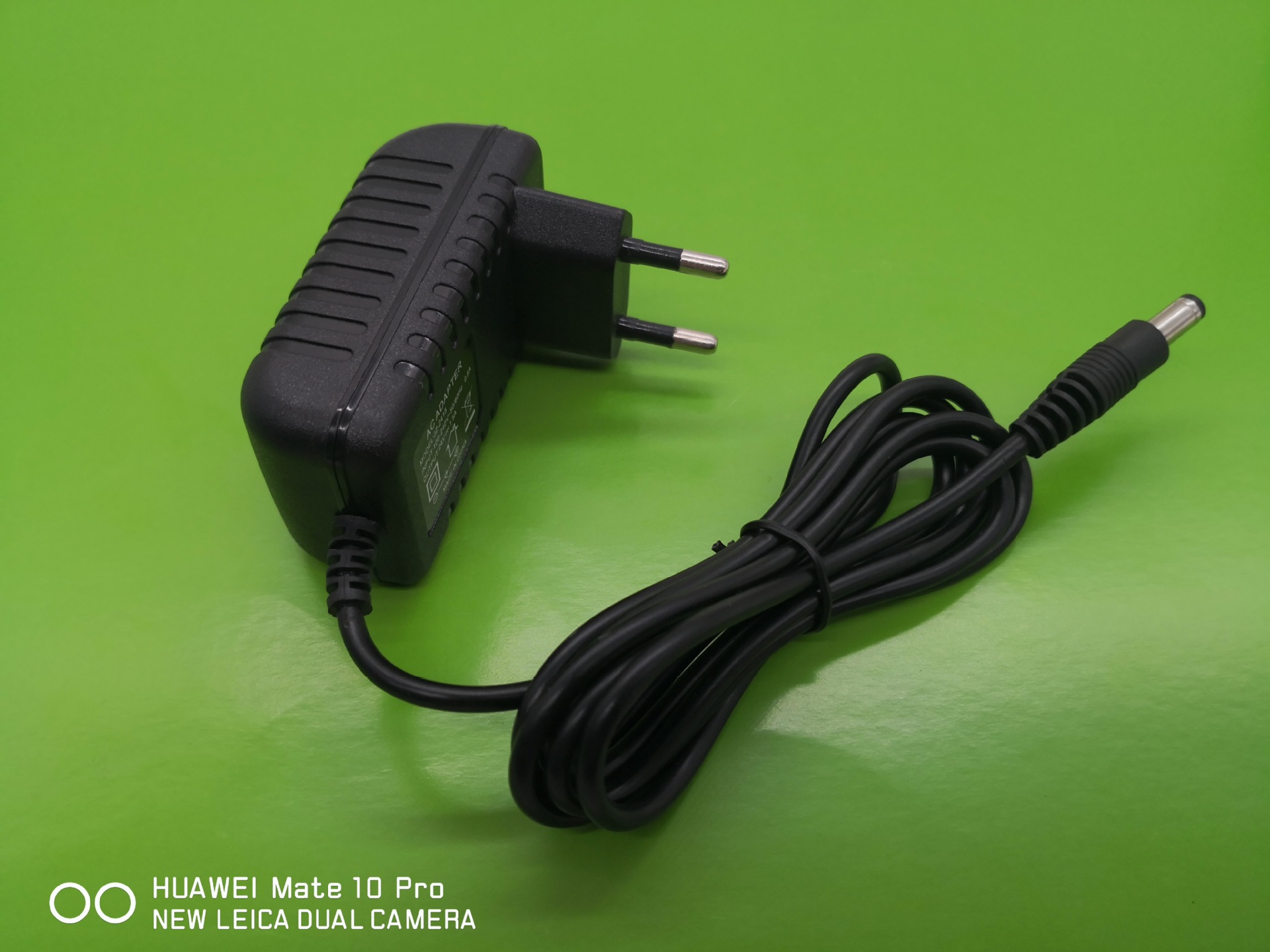 电源适配器 12V2A 厂家直销 毛毛虫适配器 插墙式电源 24W电源