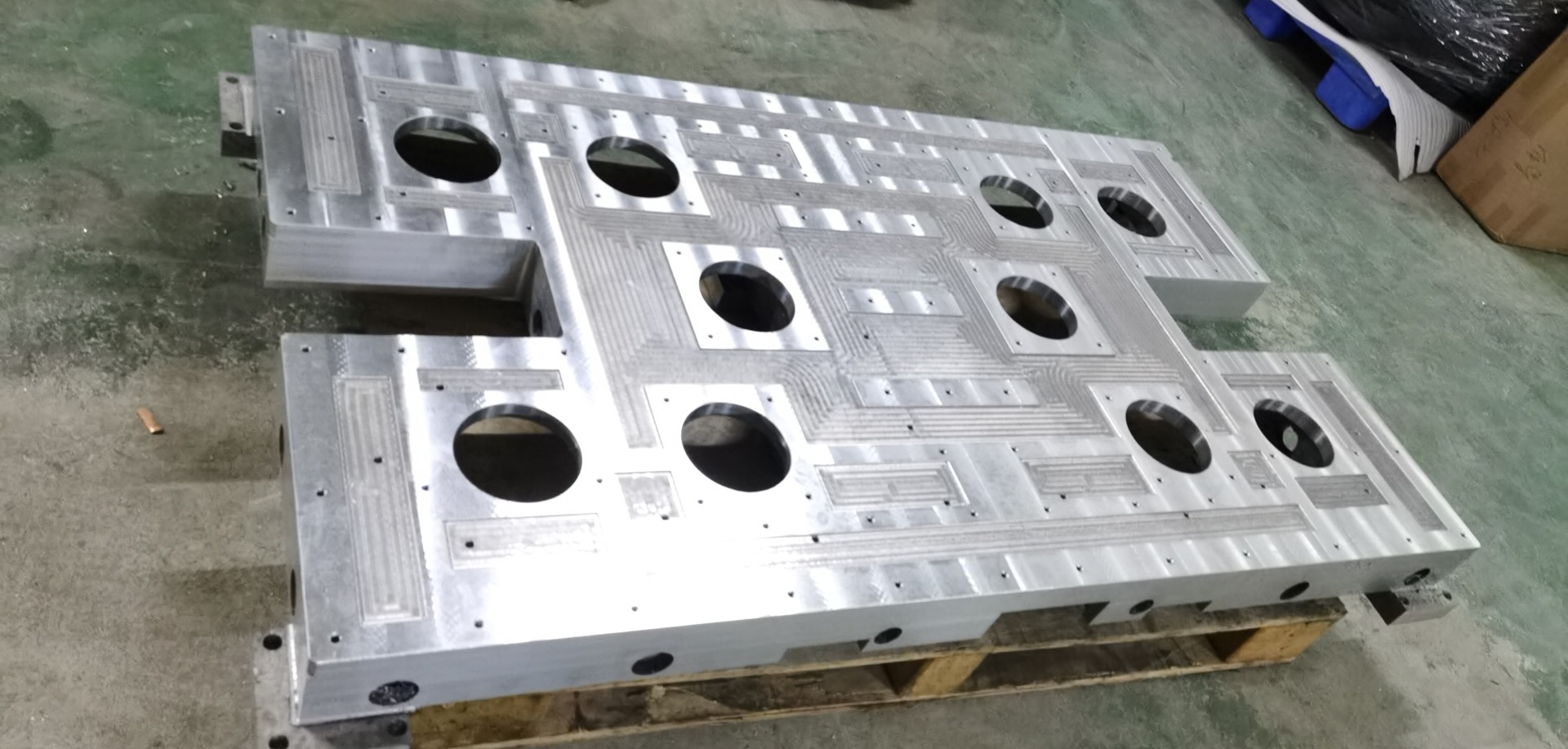 提供大型铝翻砂件铝铸件 +CNC加工一条龙服务1440MM*  840MM