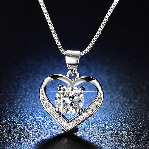 Xiaohongshu Kuaishou Internet celebrity live broadcast silver necklace imitation D color moissanite heart-shaped four-leaf clover pendant for women wholesale