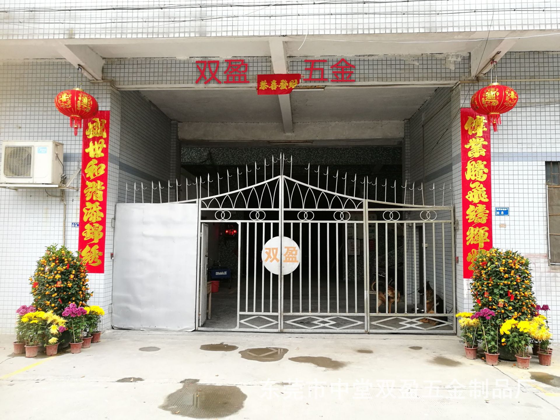 厂房大门