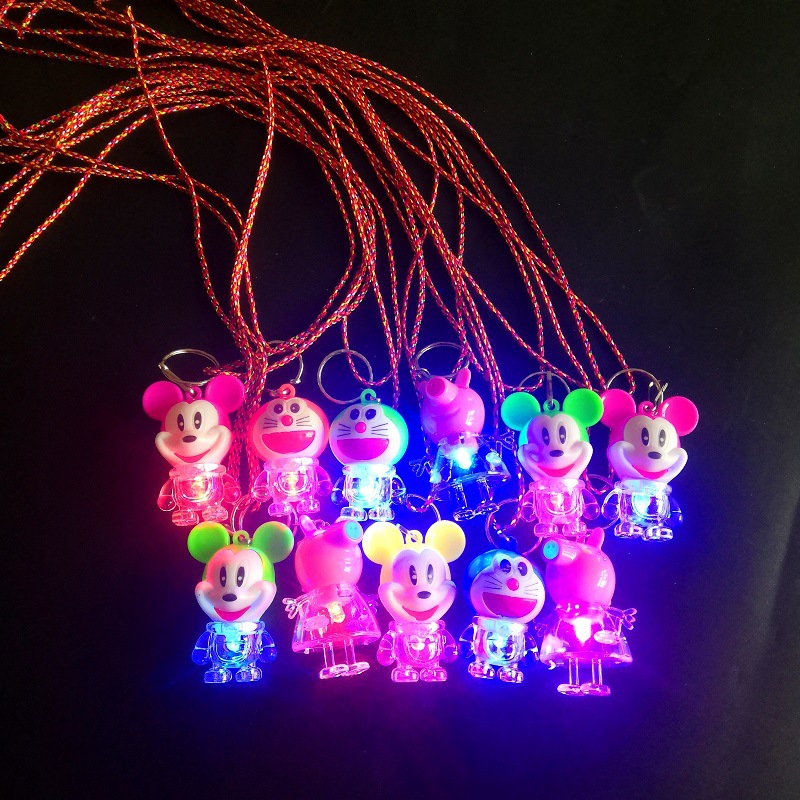 Las pequeñas actividades de microempresas empujan el código de escaneo para enviar regalos debajo de la línea roja en línea, regalos prácticos, pequeños drenadores, artefactos creativos